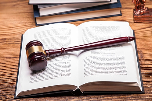 變更撫養關系糾紛民事起訴書
